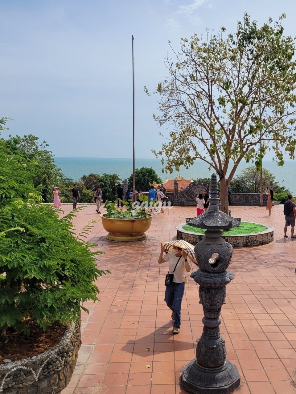 Na Na. Siêu xinh, siêu ngực to. Chiều tới bến.